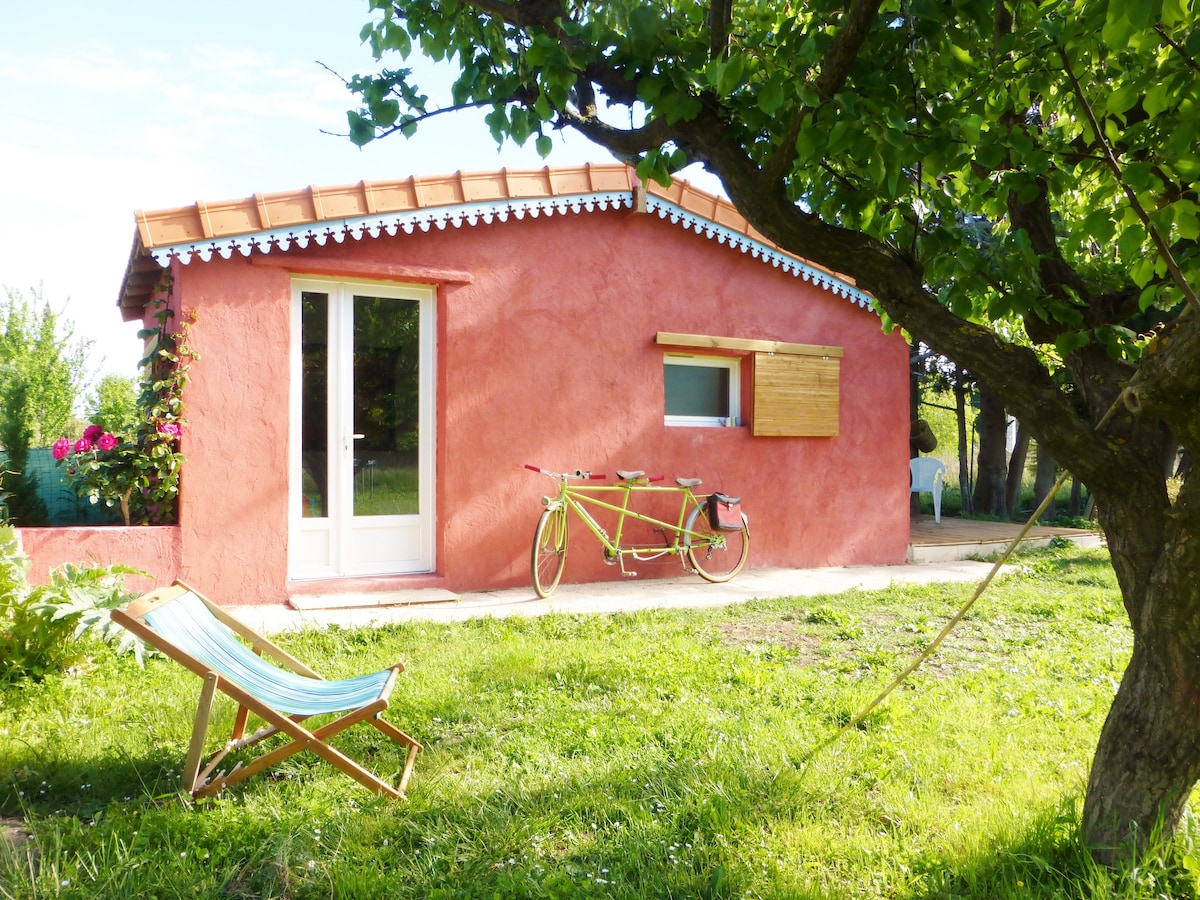 Gîte dans cadre de verdure à 5 min des arènes