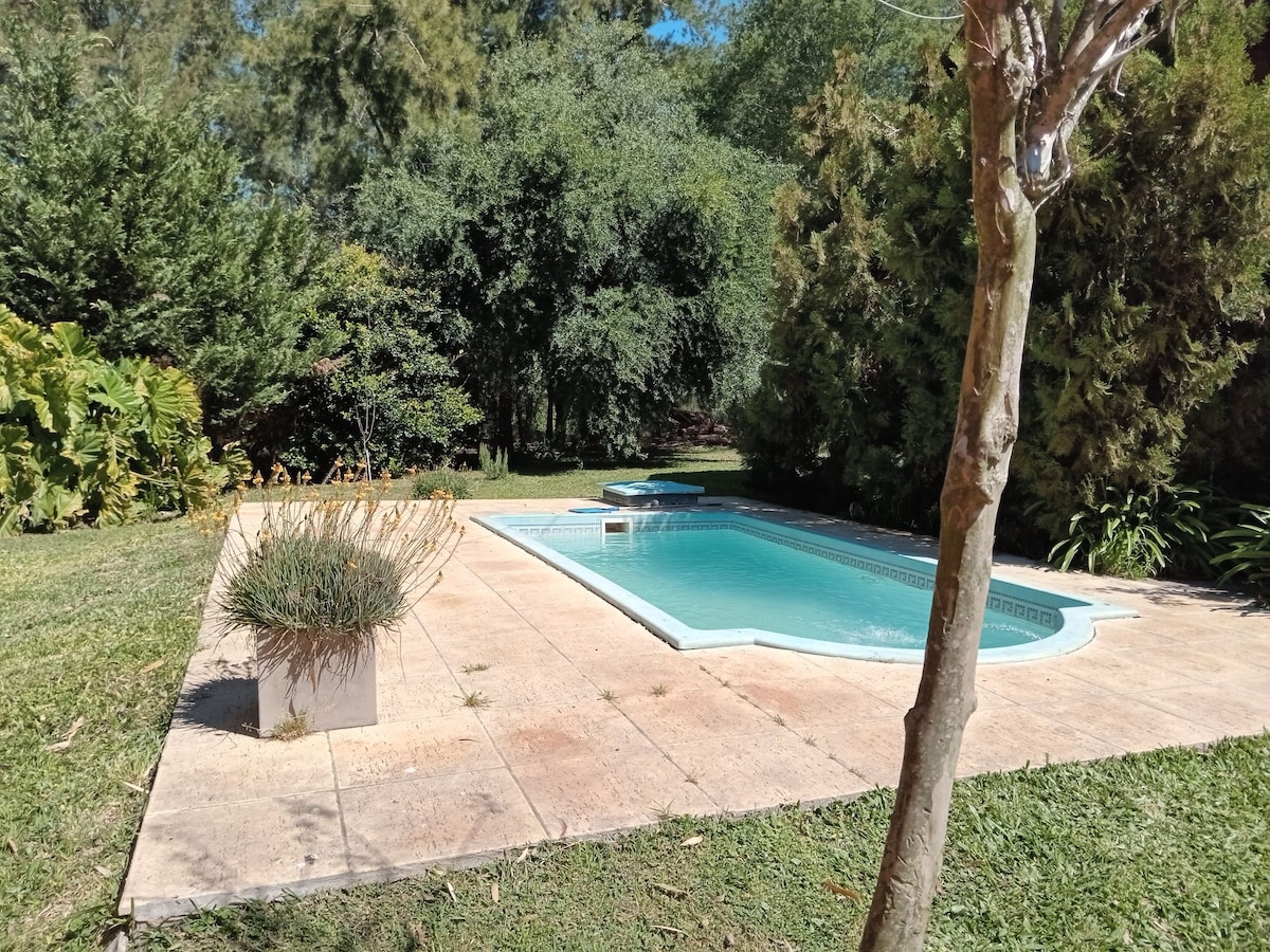 Cabaña en un lugar tranquilo, ven a las termas.