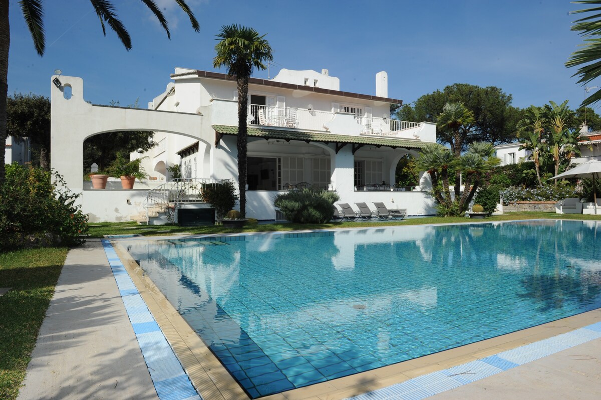 Villa Luisa, Luxury villa with private pool garden