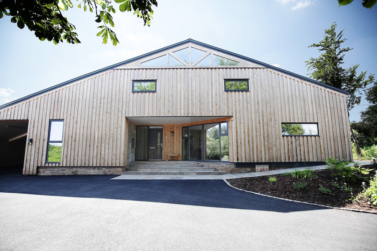 The Pole Barn -Stunning, High Spec Barn Conversion