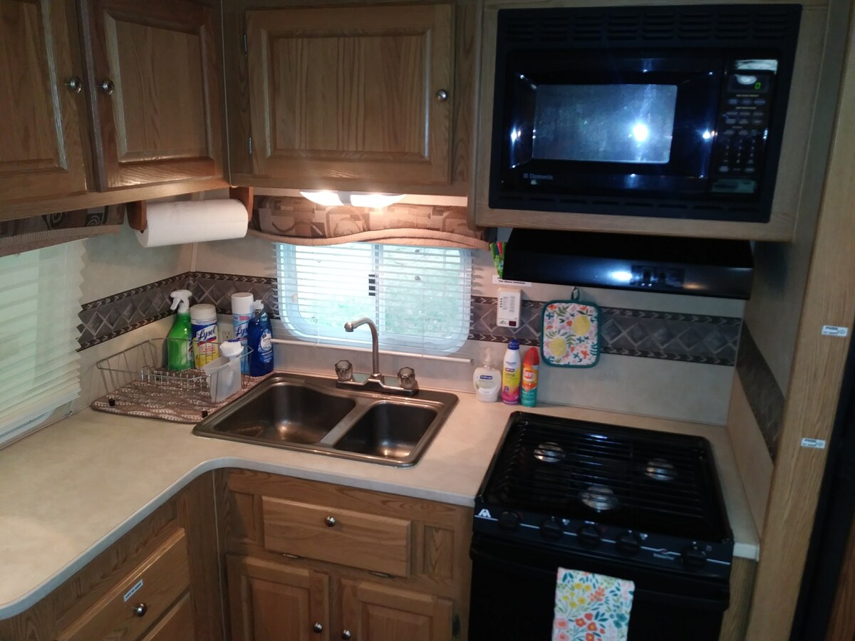 Nice, Peaceful 1BR Camper w/free Wi-Fi Sleeps 3