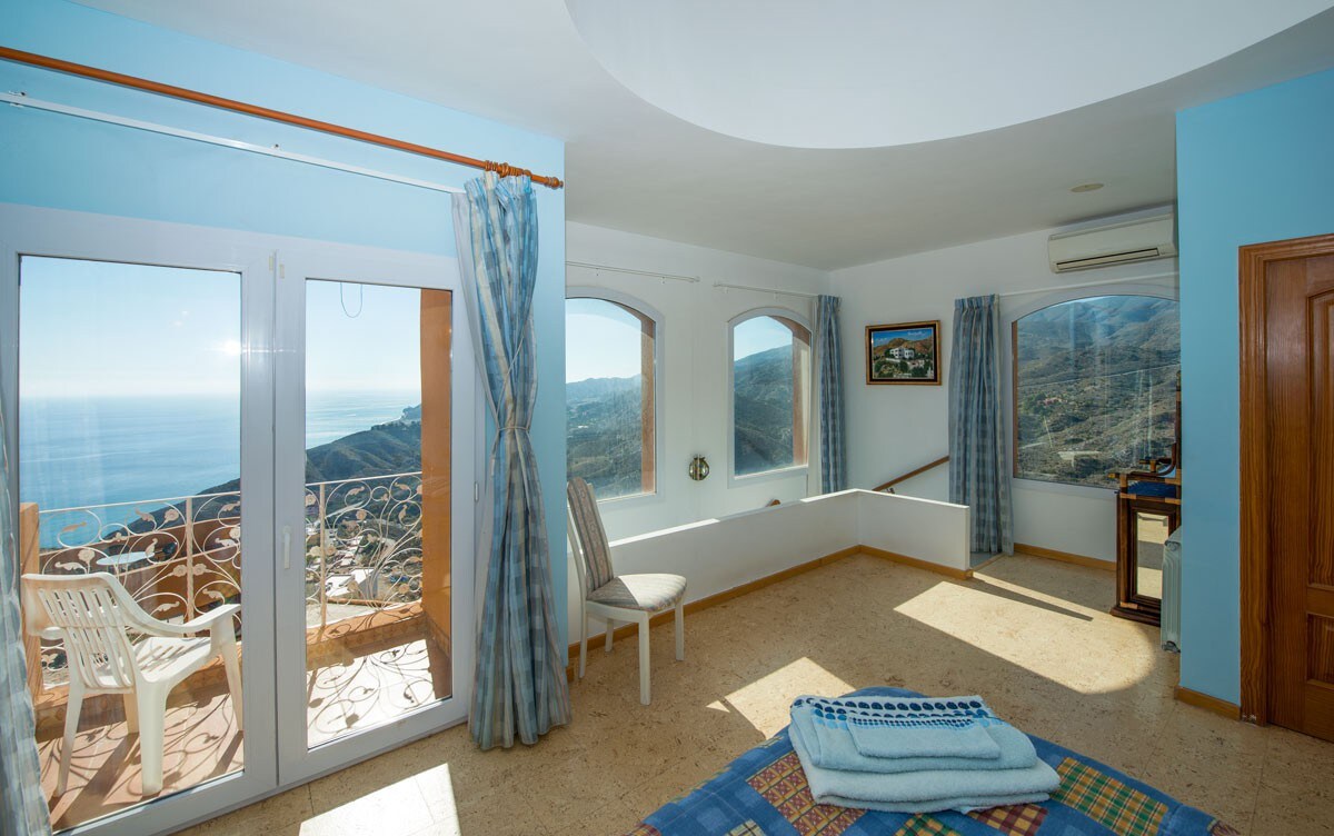 Villa Pace stunning views of sea and mountains