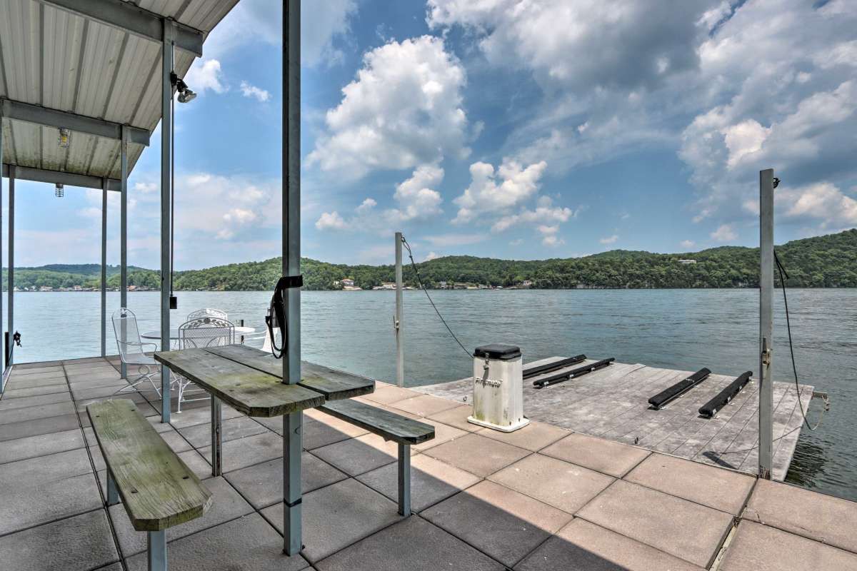 Enjoy Lakefront Oasis with Deck & View!!!
