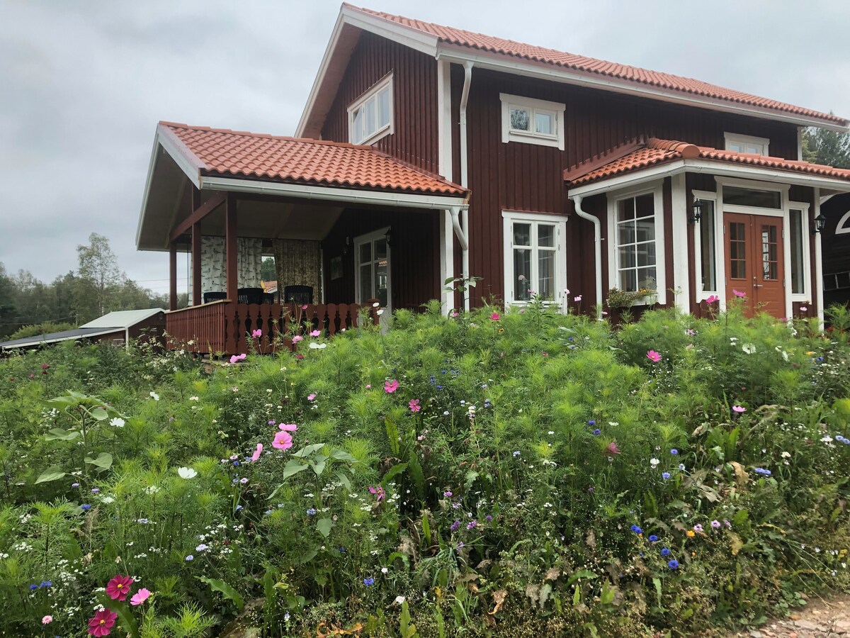 Åkersbodarna Leksand适合家庭入住的6床小屋