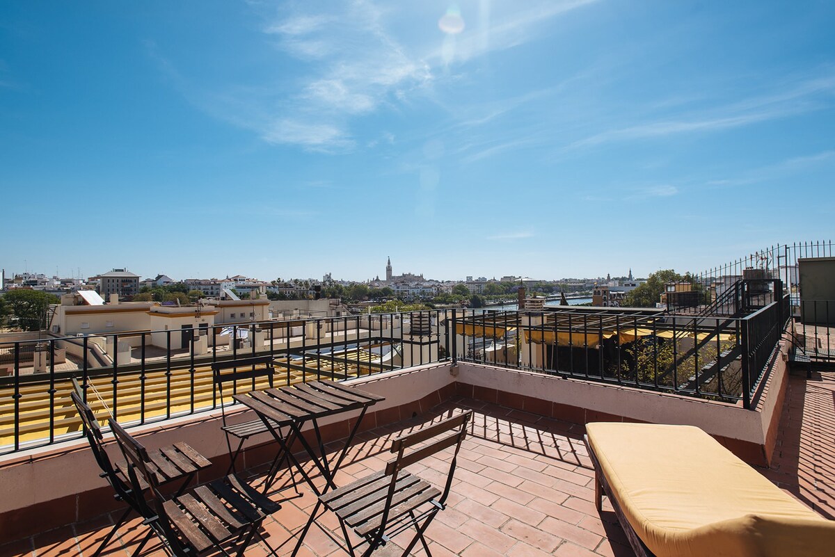 AMAZING PENTHOUSE/VIEW IN TRIANA, JACUZZI, CENTRO