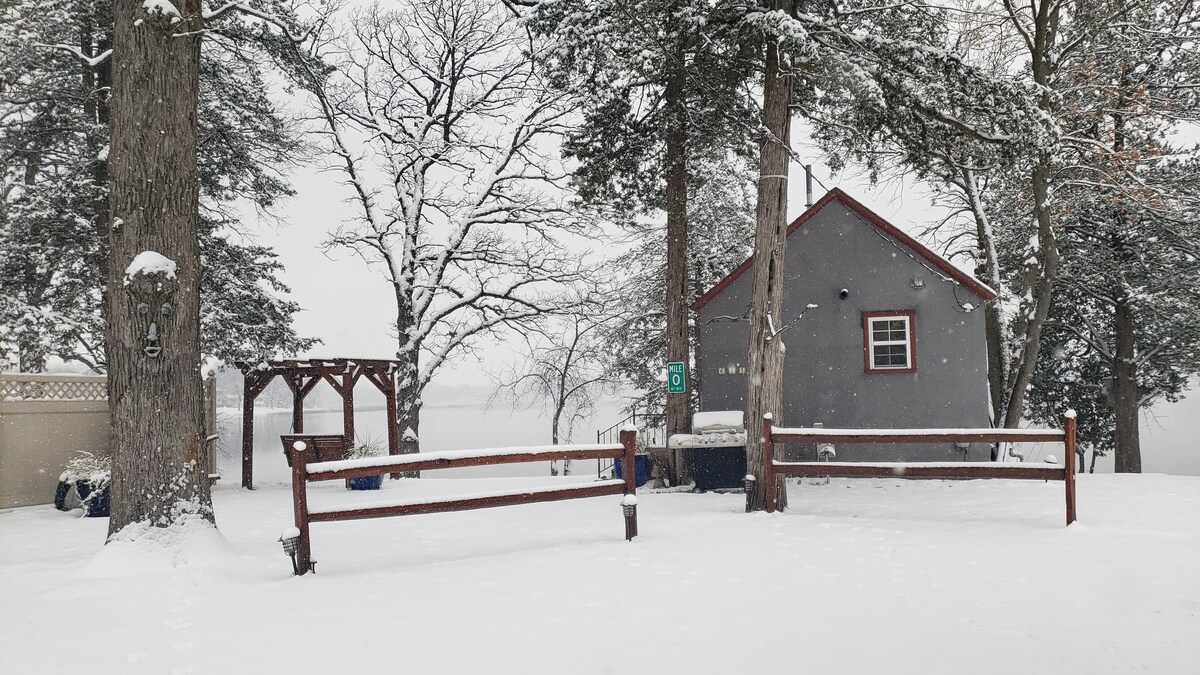 Lakeside Cabin Hideaway