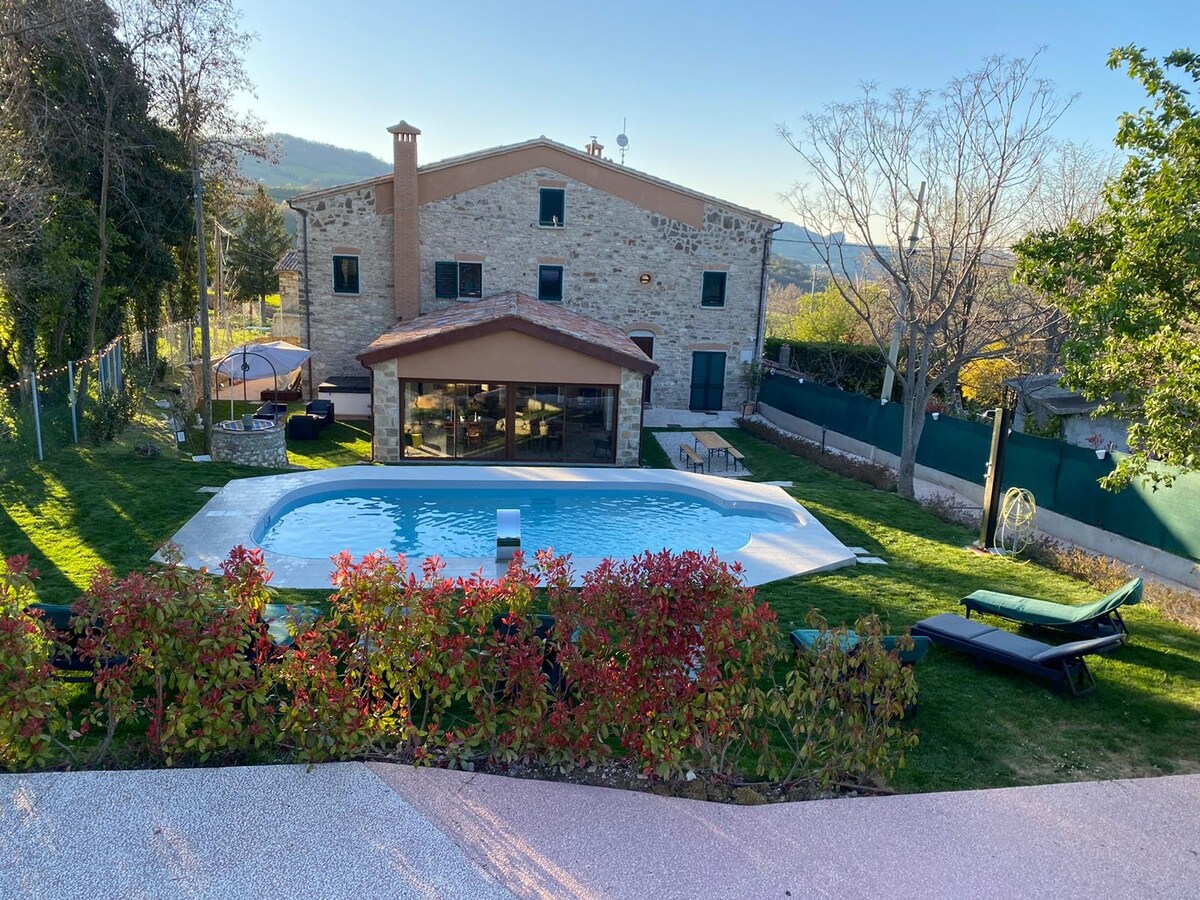 圣利奥和圣马力诺之间带泳池的度假屋