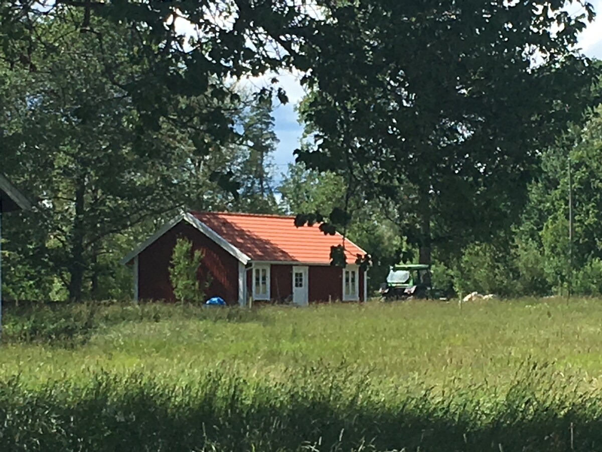 位于斯莫兰（ Småland ）的漂亮小屋，靠近森林和湖泊