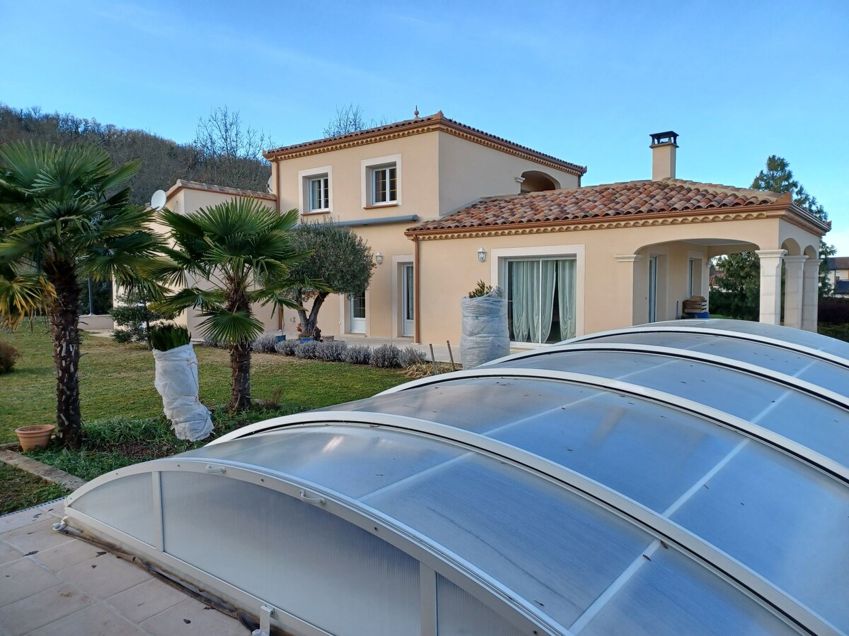 Charmante maison récente avec piscine privée