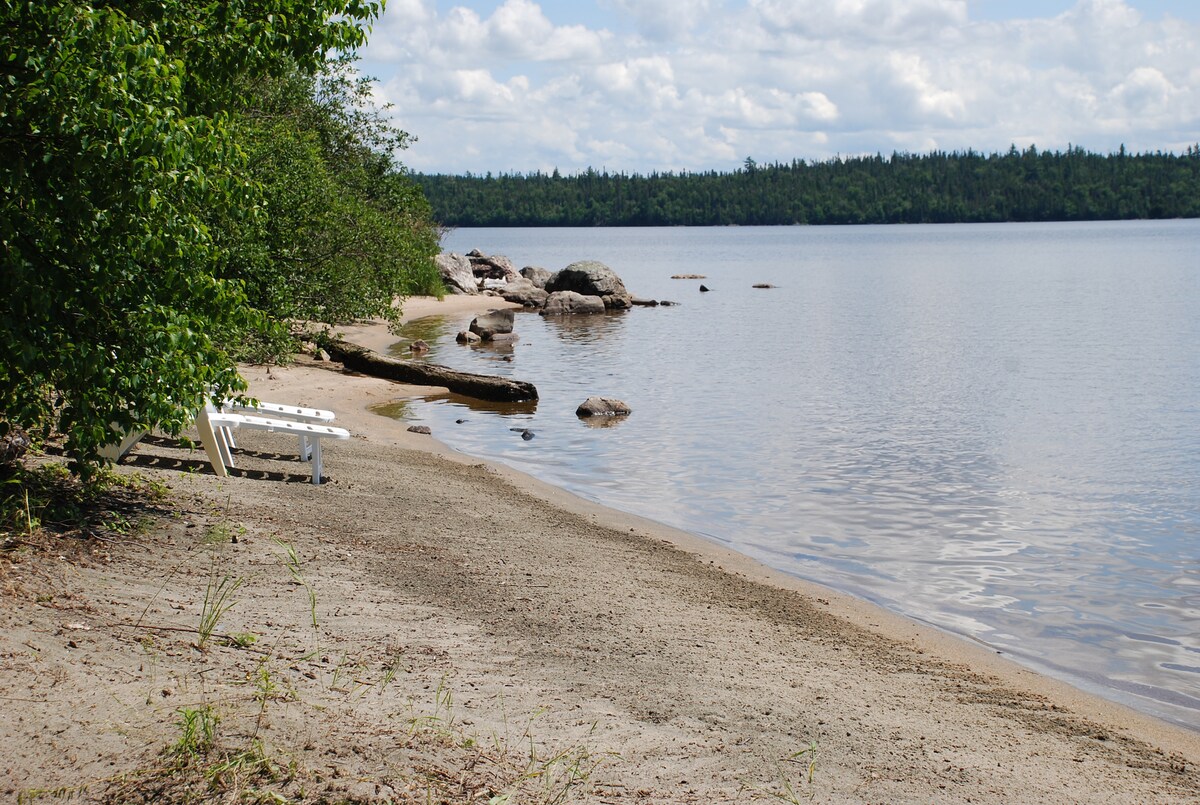 Abitibi-Temiskaming安静的湖滨小屋