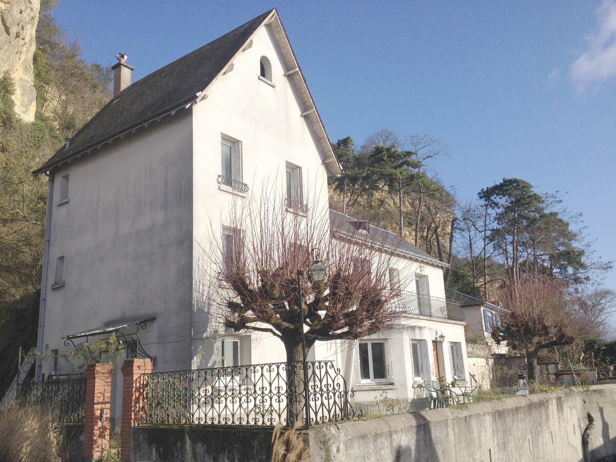 House near the Loire very close to Tours