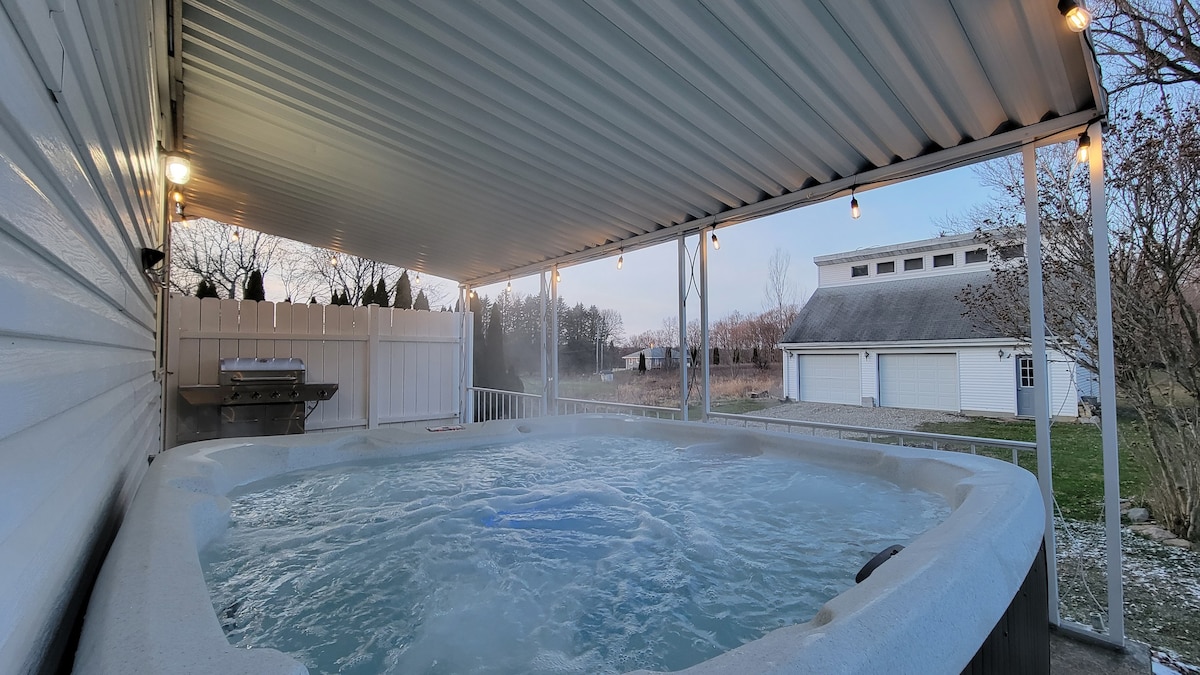 Hilltop Lodge-Hot tub! Snow Trails/Malabar/Mohican