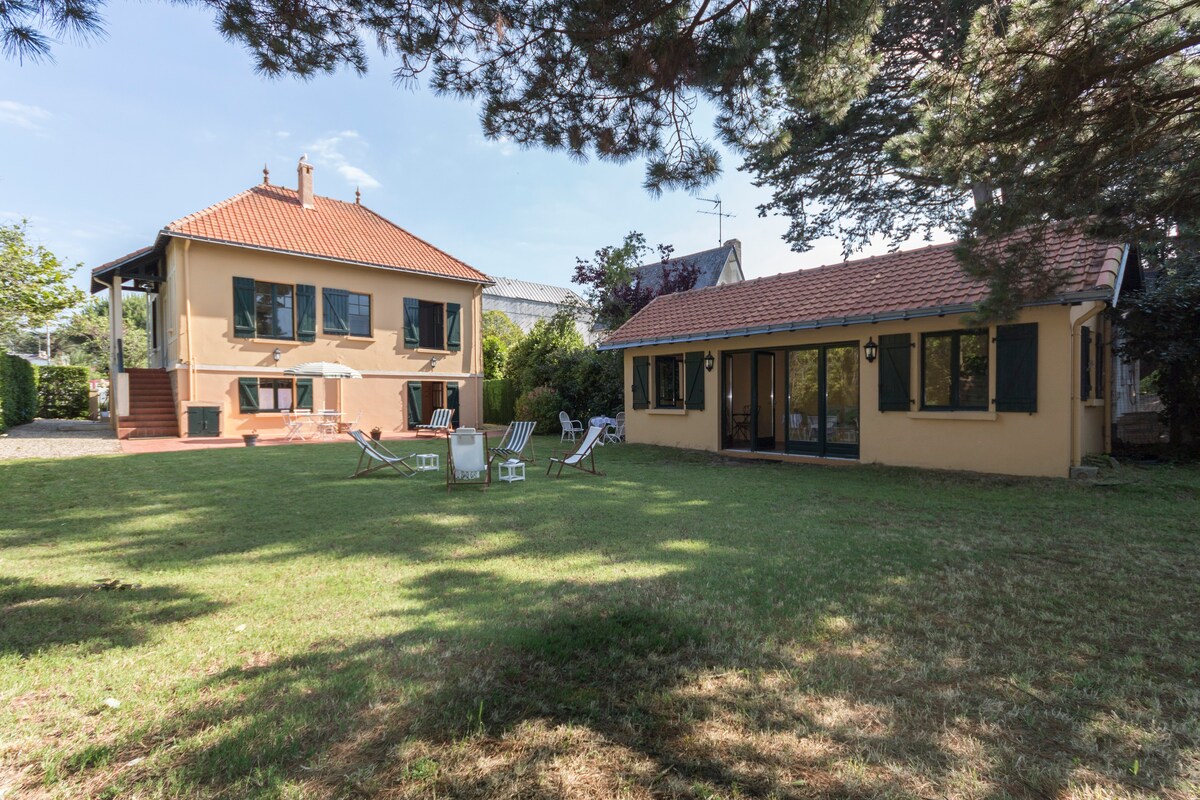 Bourgeoise Villa with huge garden