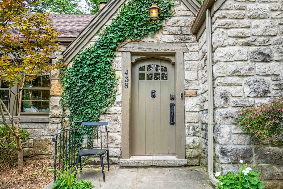 Historic Fieldstone Cottage on Weller