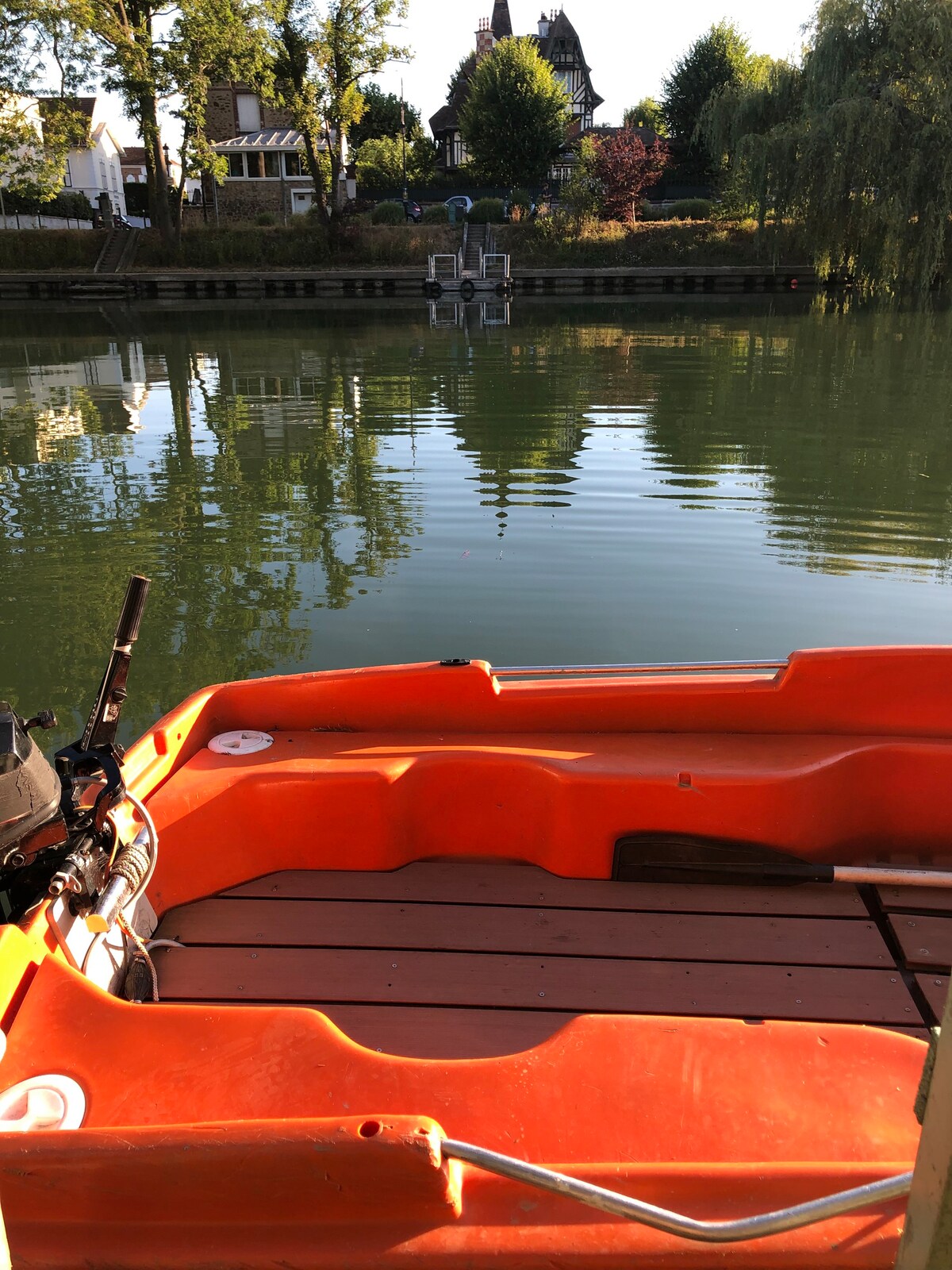 Chalet sur une île paisible limitrophe Paris