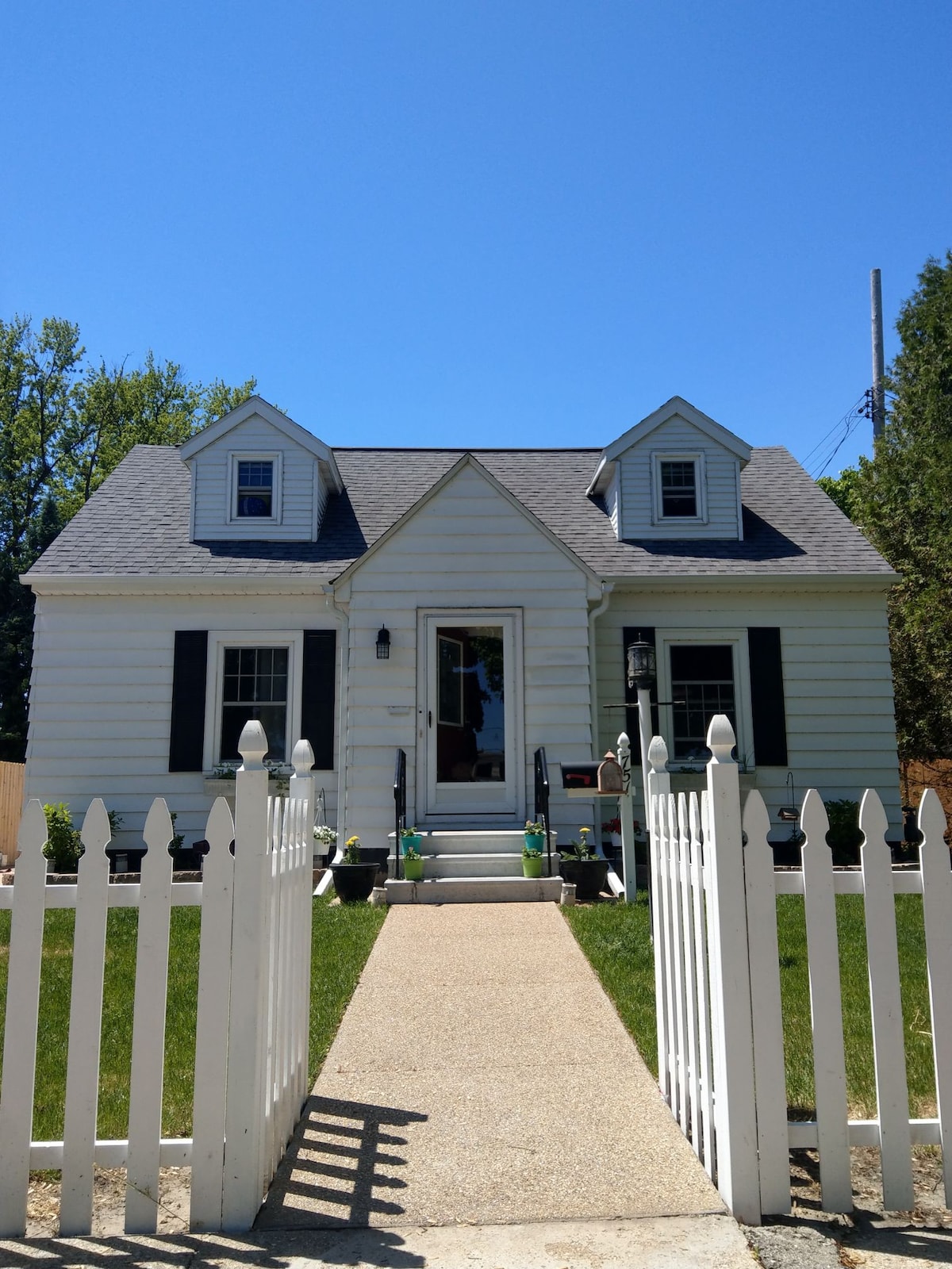 Quaint Kenosha Cape Cod