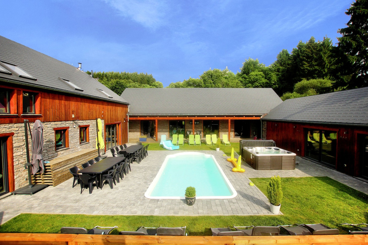 Villa with heated outdoor pool and sauna