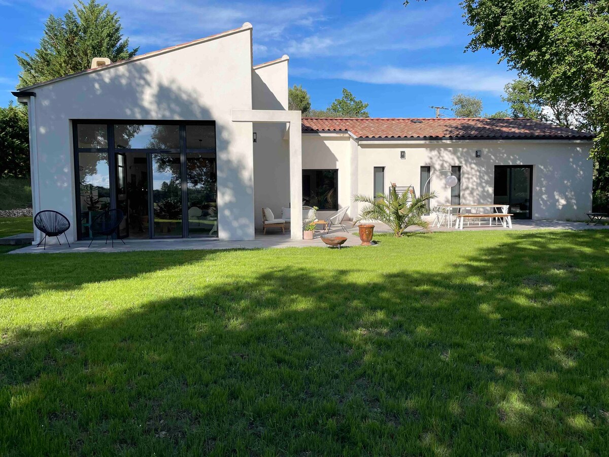 Villa contemporaine avec piscine