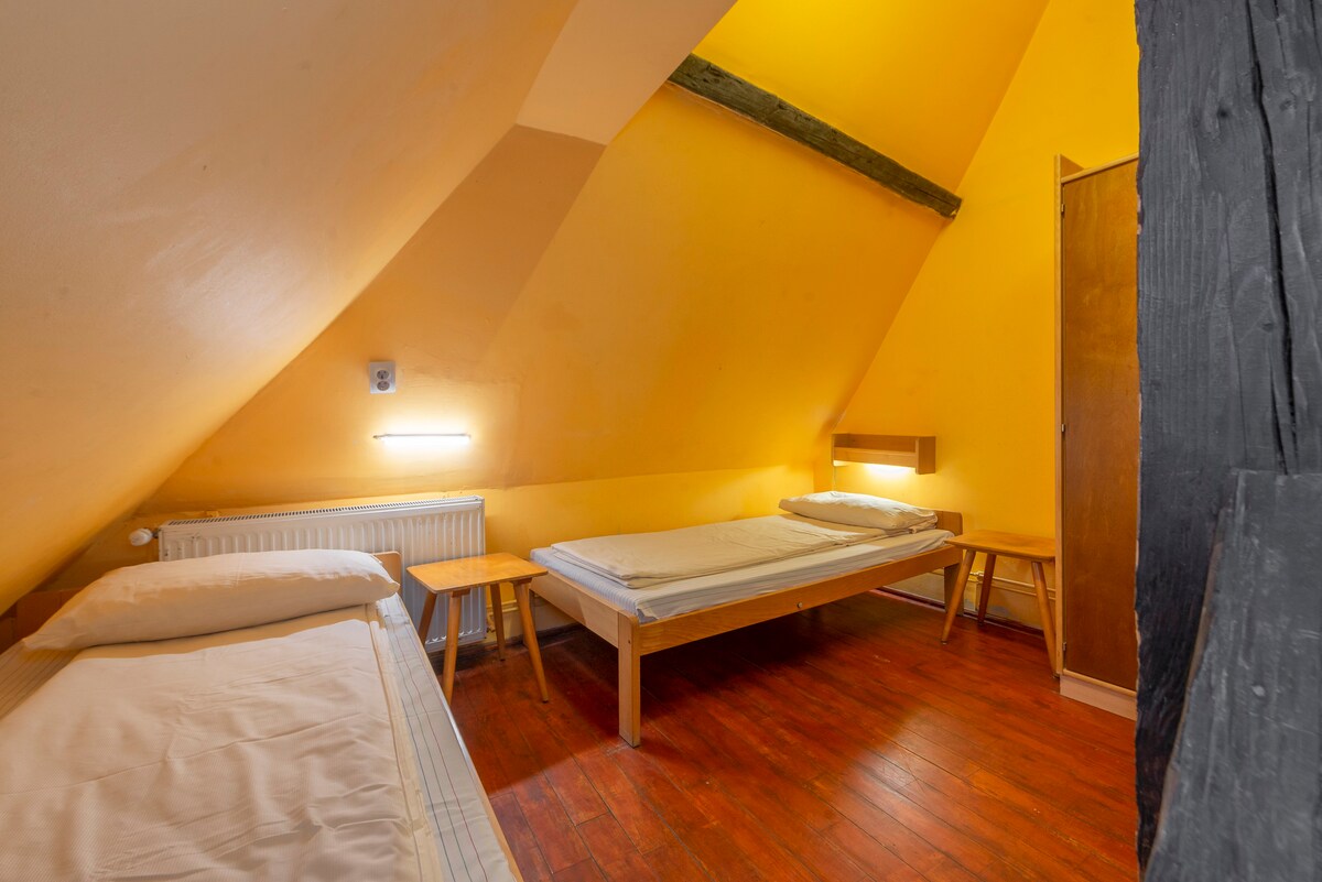 Burg-Hostel - 5卧室宿舍C201-1的床位