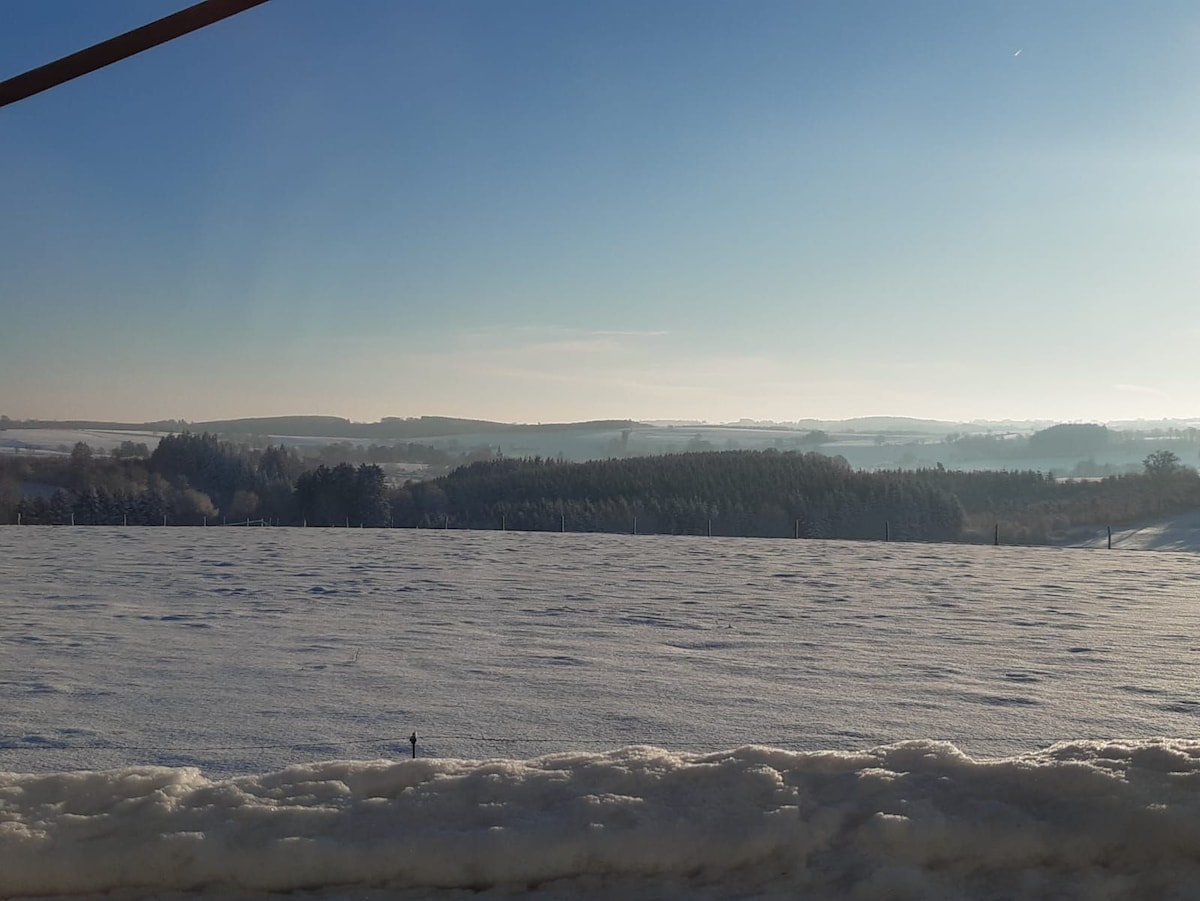 Aux champs de la colline