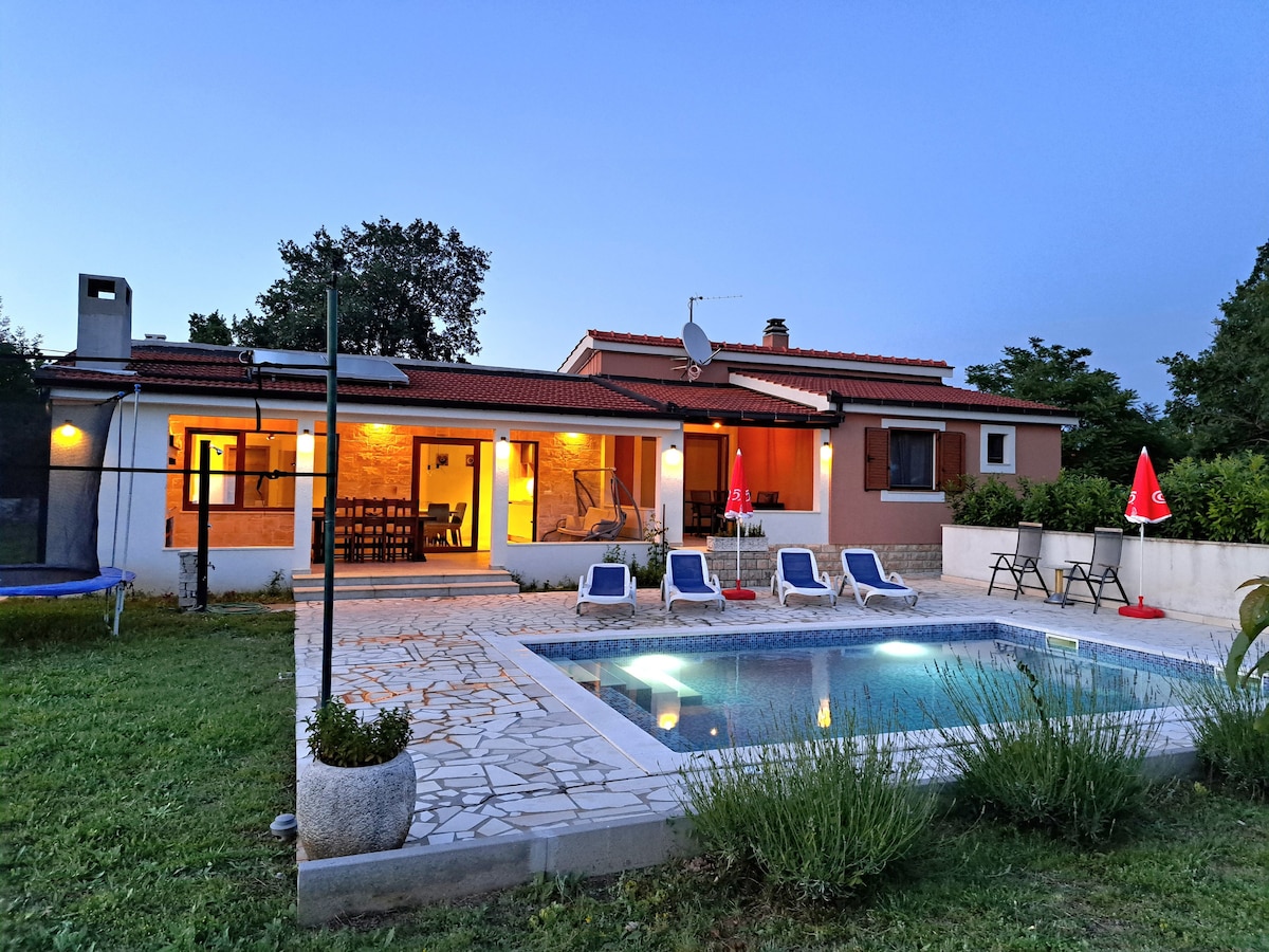 Holiday home Vlastelica/private pool/full privacy