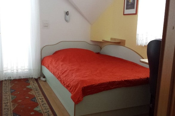 带法式床的房间（ 130厘米） -房间和独立房间。Jana