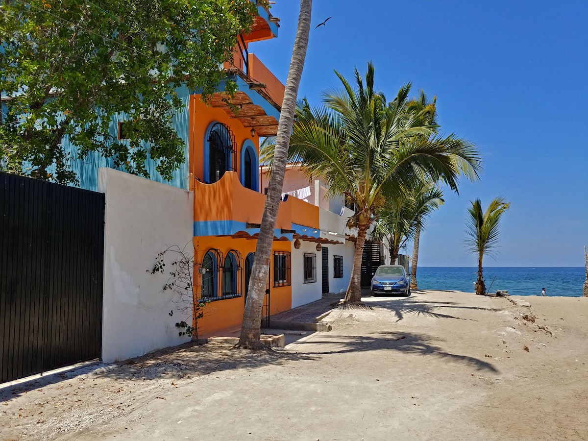 Tropical Beach House @ La Esquina Perezosa