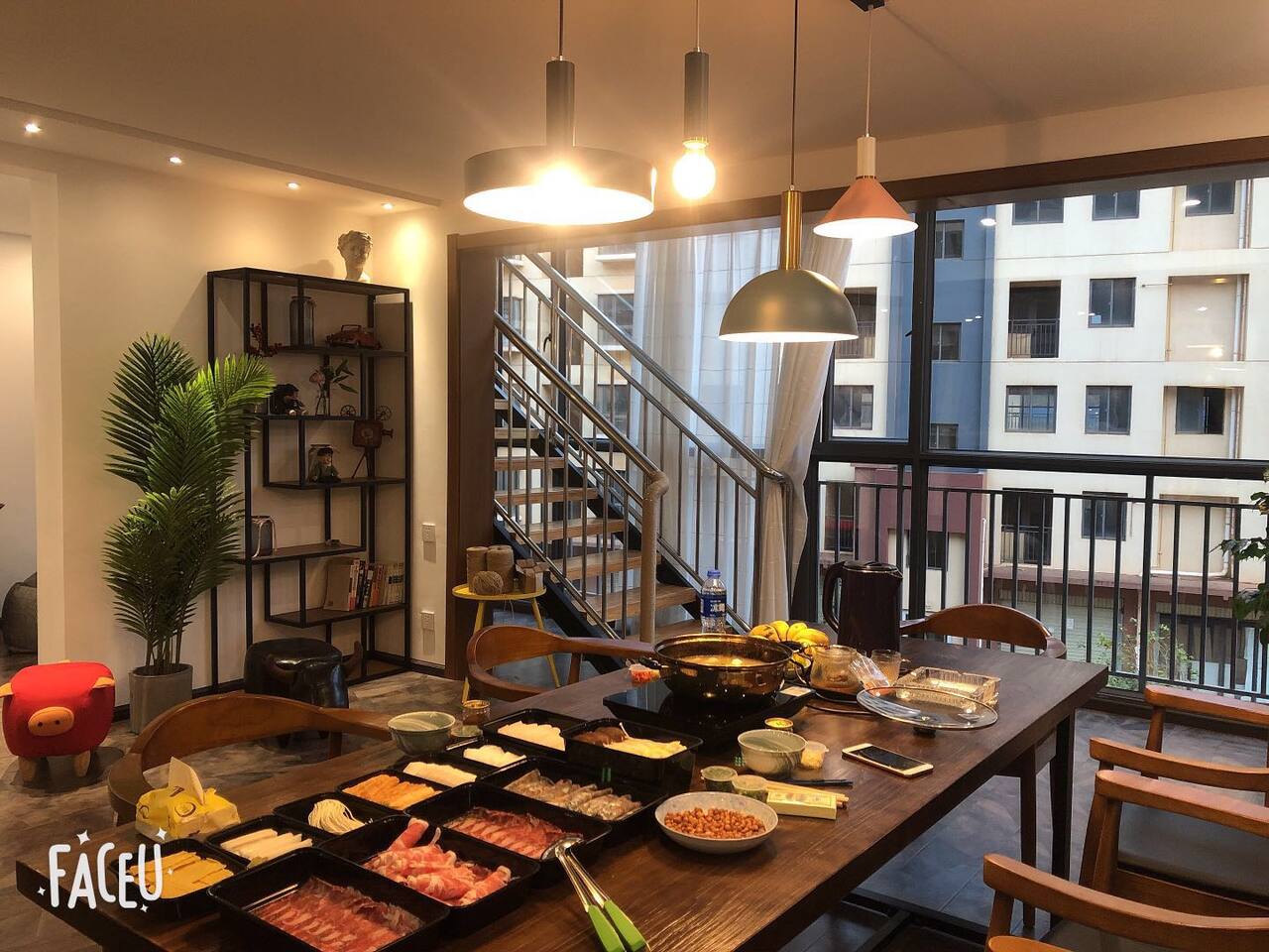 六和·云居 一和大床房 长水机场免费接送机 休闲 大厅 聚餐 承接周边旅游包车(限4人)图片1