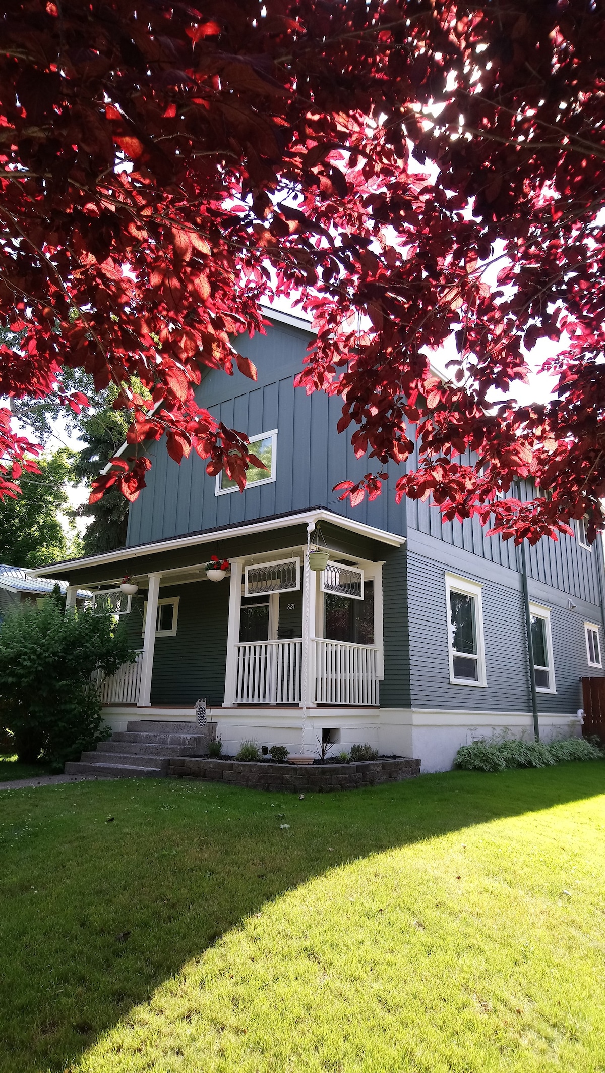 Spacious House just blocks from the Lake