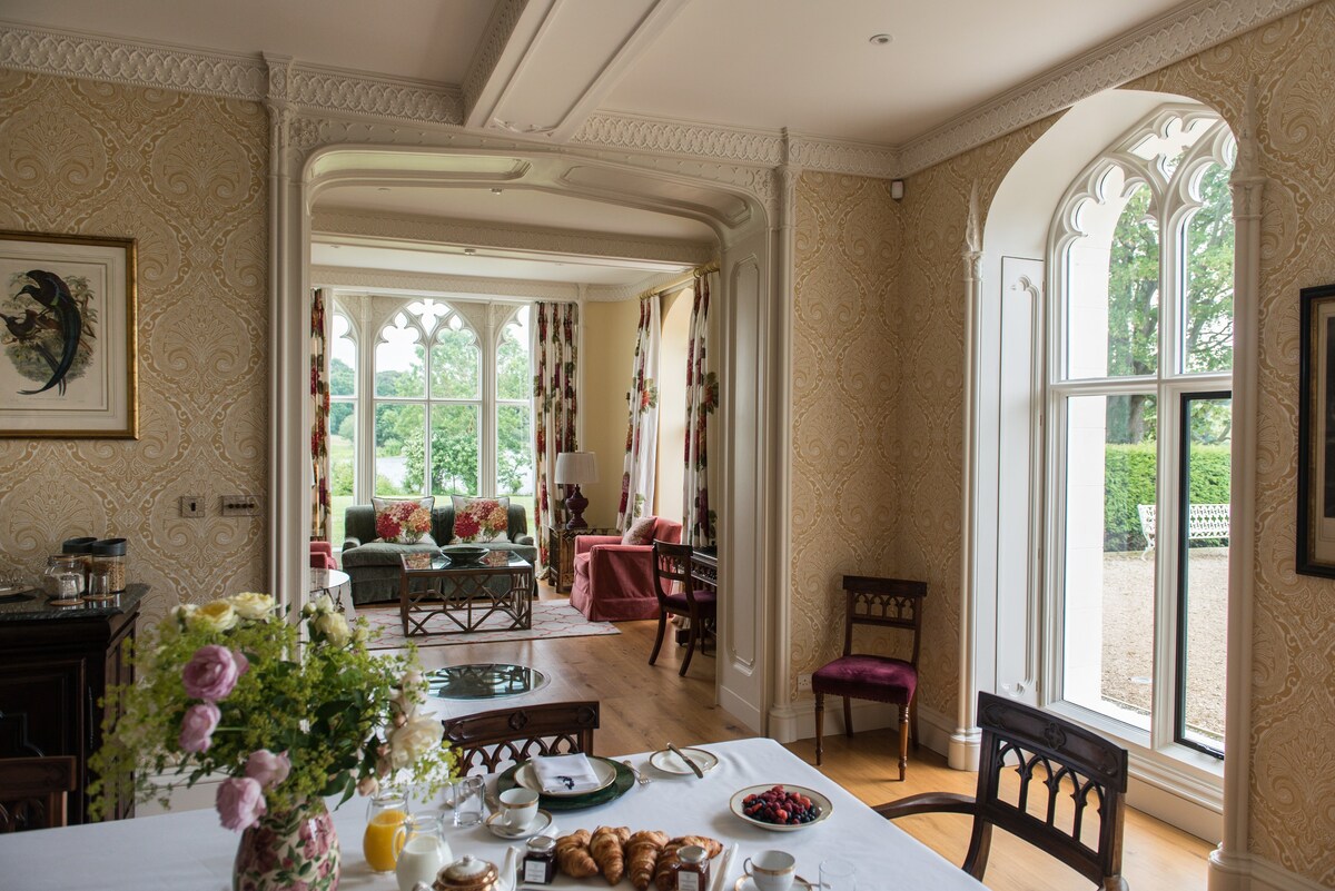 Bhurtpore Room, North Wing B&B - Combermere Abbey