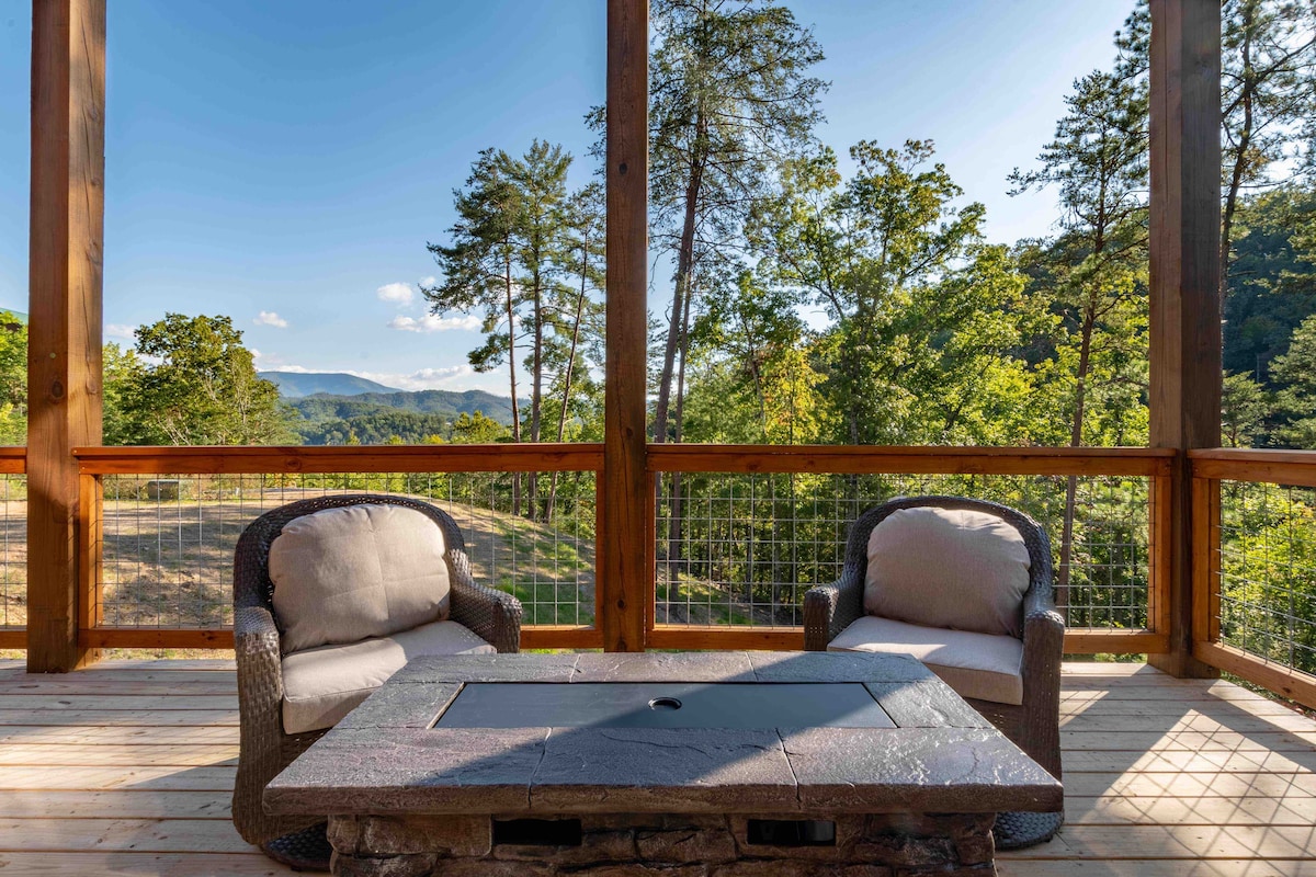 NEW! NEW! Modern Cabin Pigeon Forge! Scenic VIEWS!