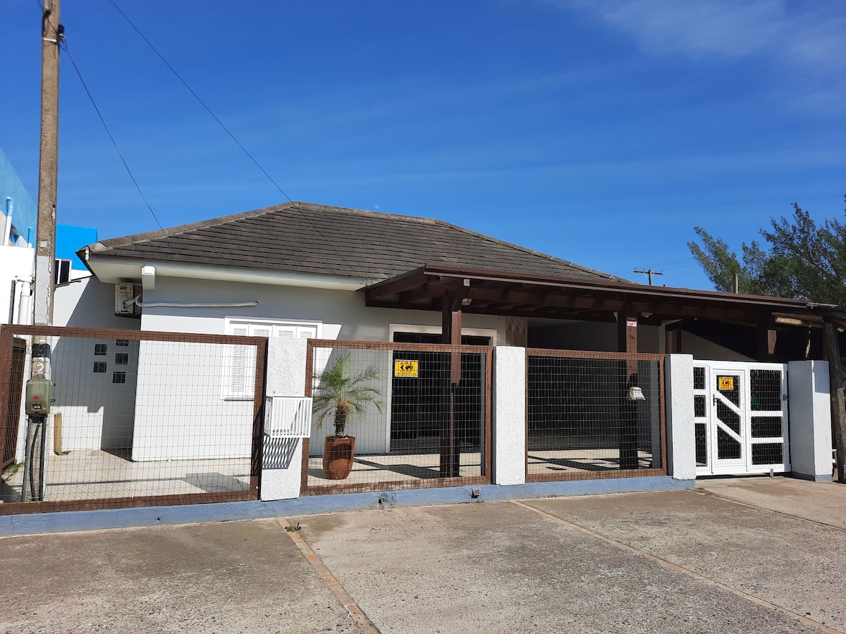 ótima casa a 600 metros do mar em oásis