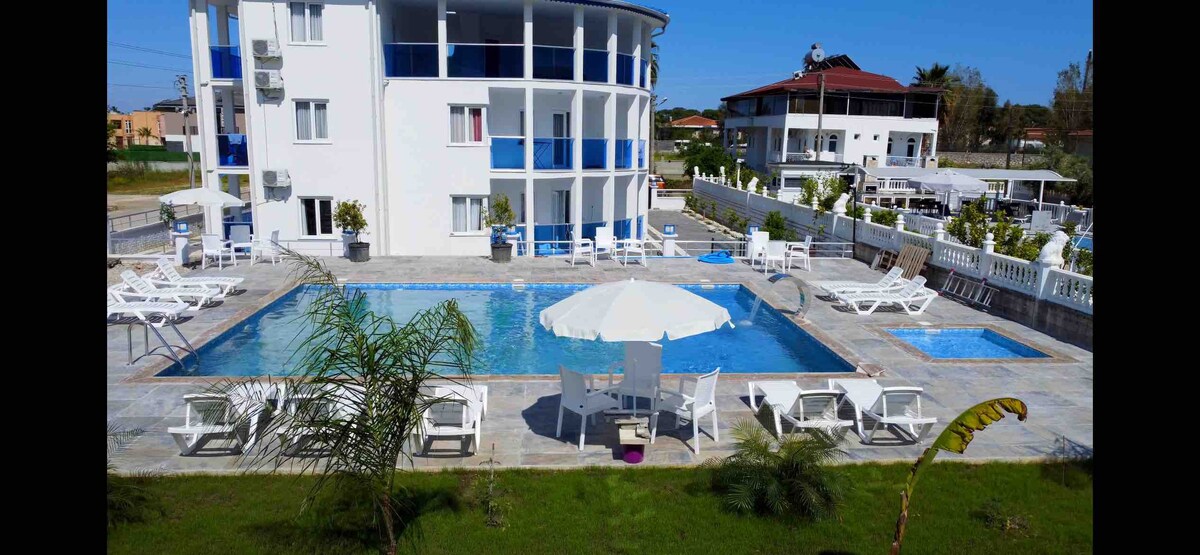 Ruhiger Aparthotel mit Pool