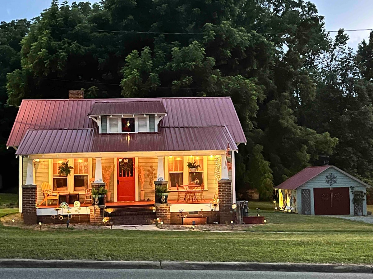 靠近皮茨伯勒（ Pittsboro ）的一切奇思妙想小屋