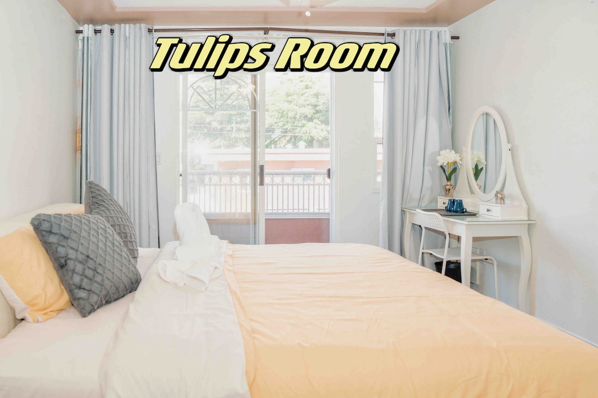 Tulips Room C master bedroom with ensuite bathroom