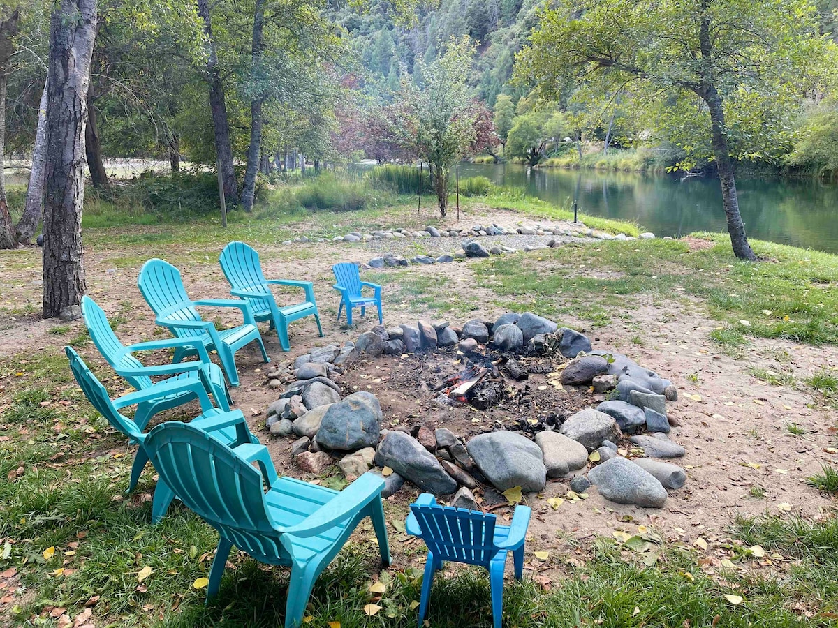 Trinity River Farmhouse: Boat Launch | Fire Pit