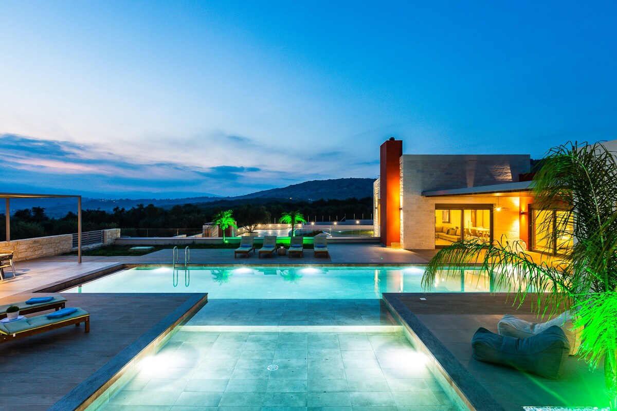 Villa Aori, stunning view and private pool