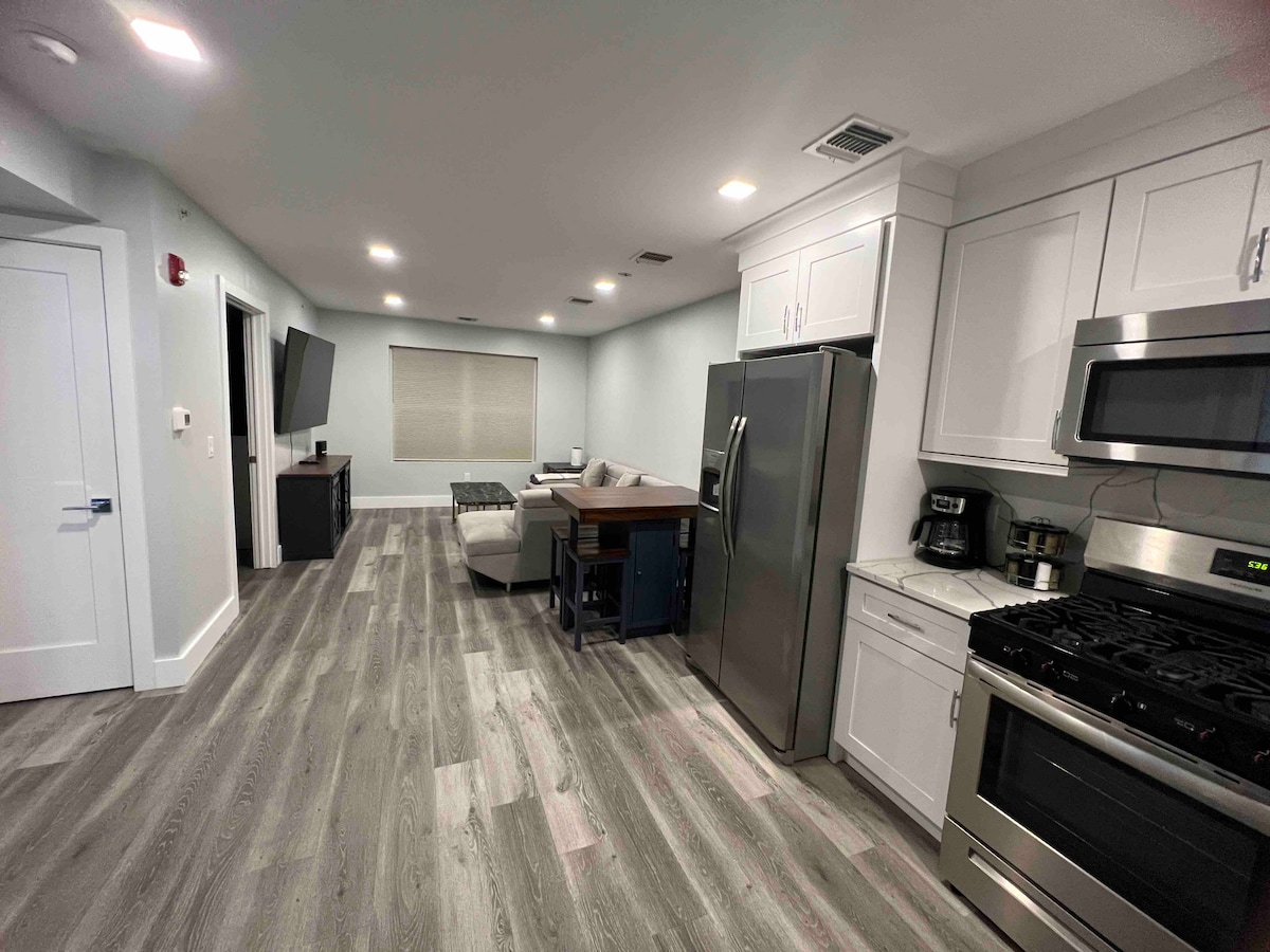 The Homey Suite: 1BR with Luxe Amenities