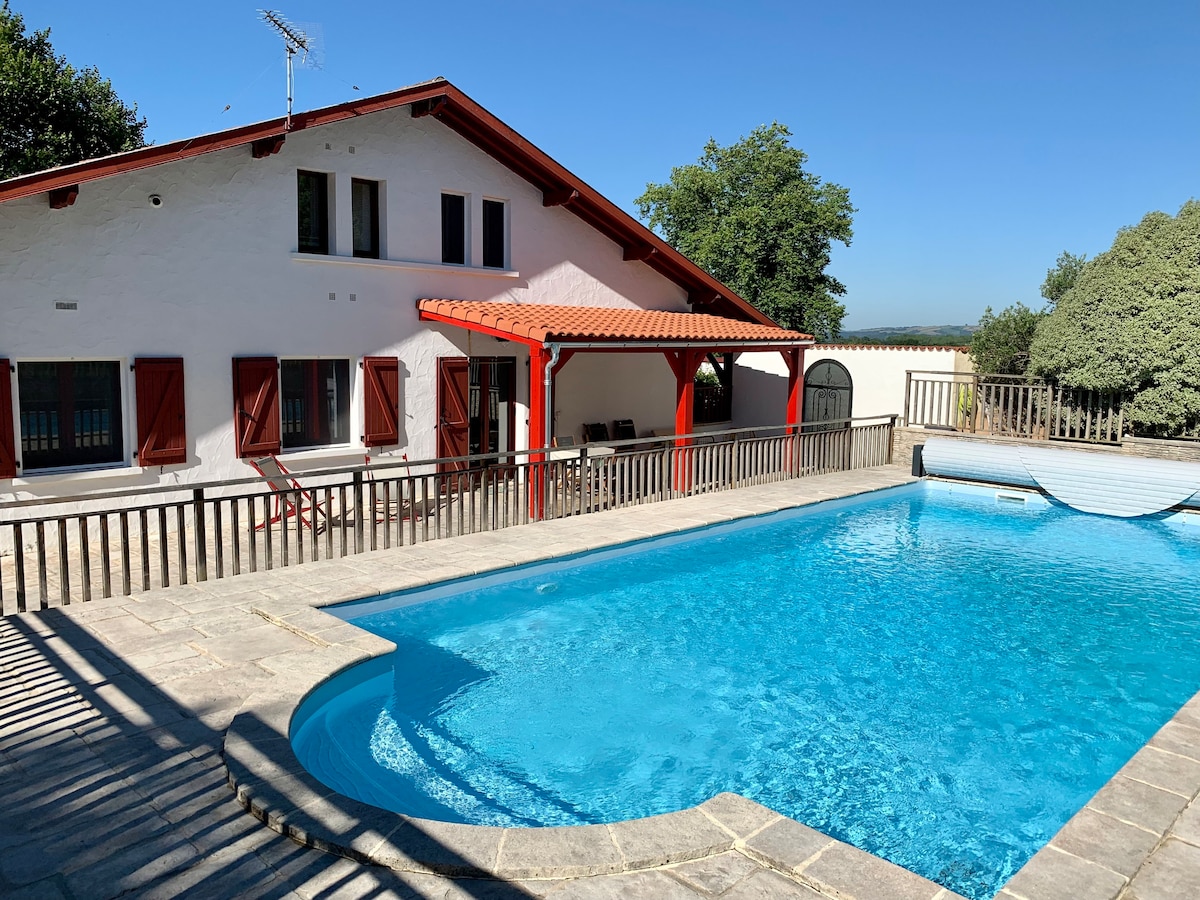 Magnifique villa Basque avec piscine à la campagne