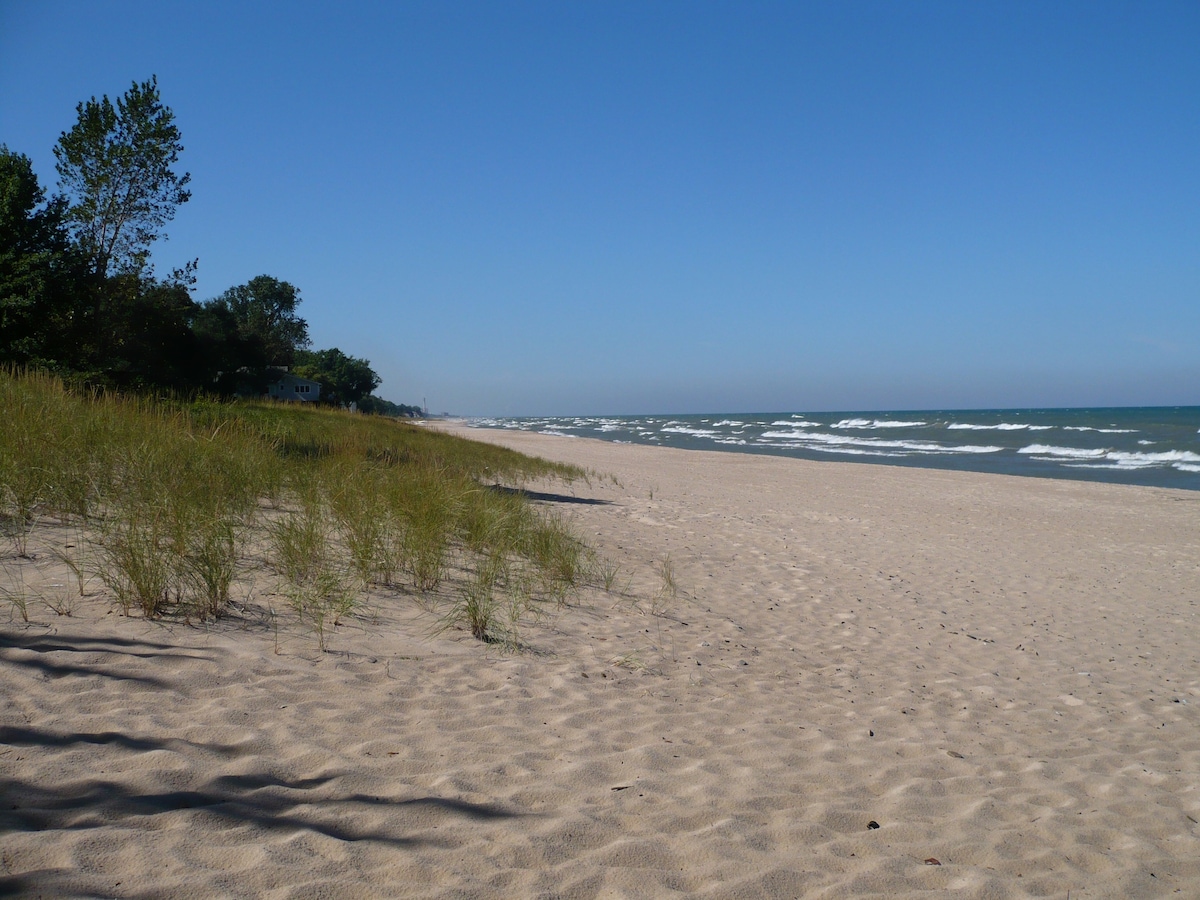 Quiet Walk to Lake Michigan Beach - Seaside Smores