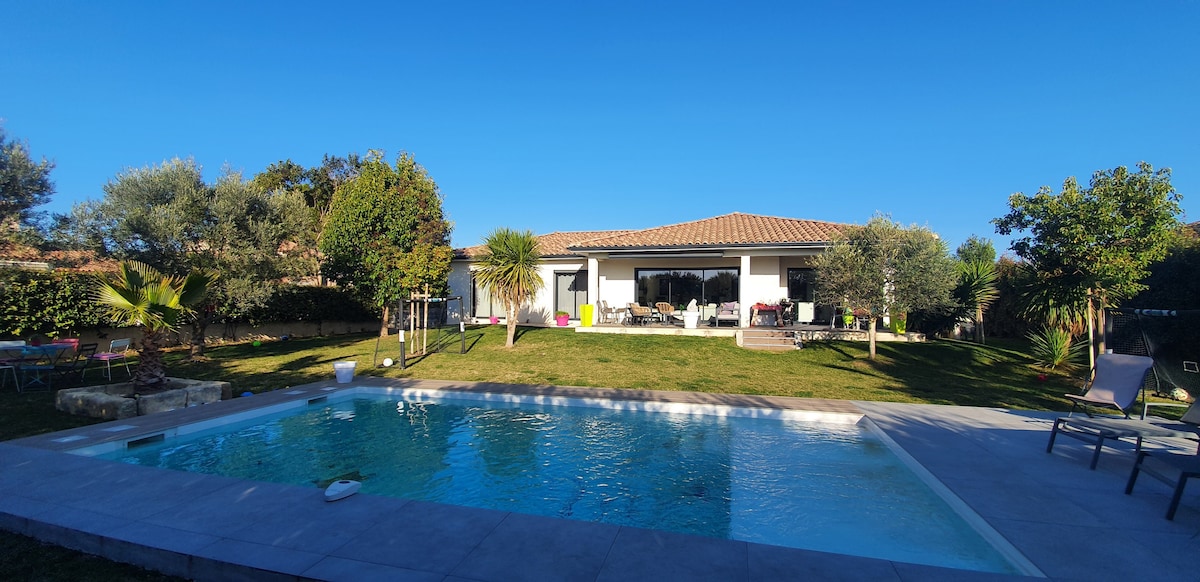 Villa avec piscine proche mer Nîmes Montpellier