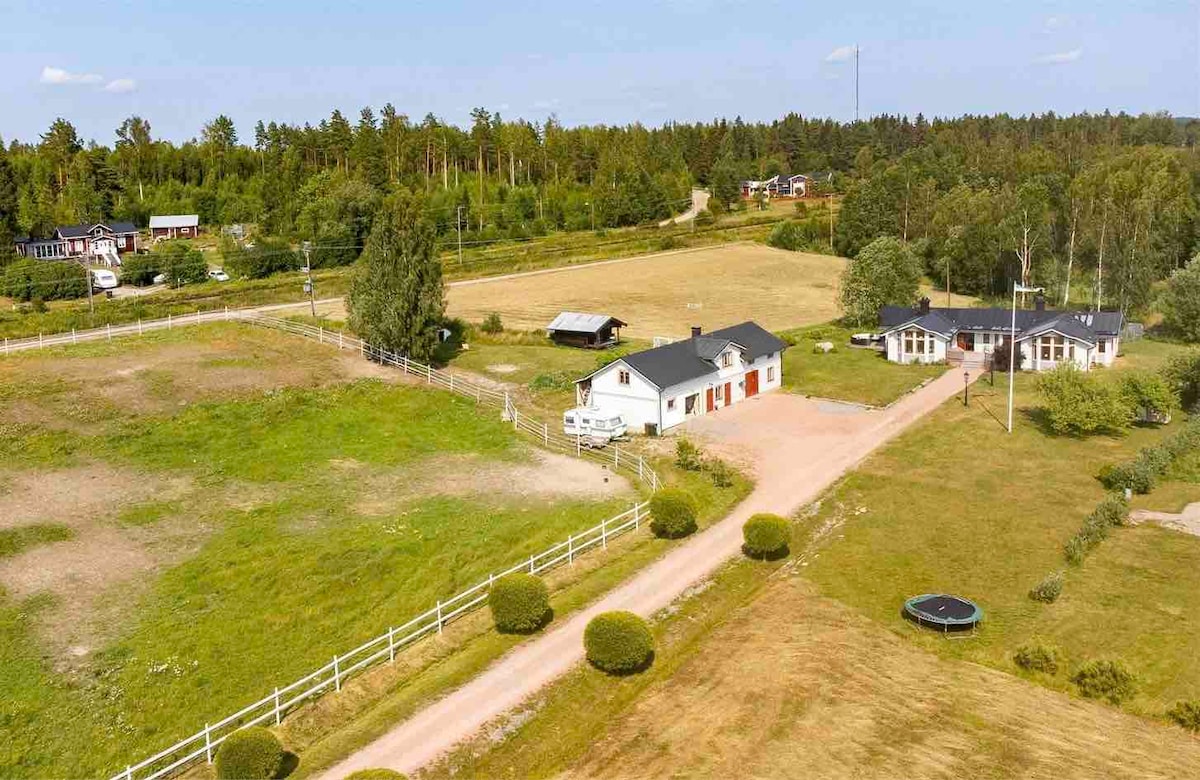 楼上马厩的乡村住宿