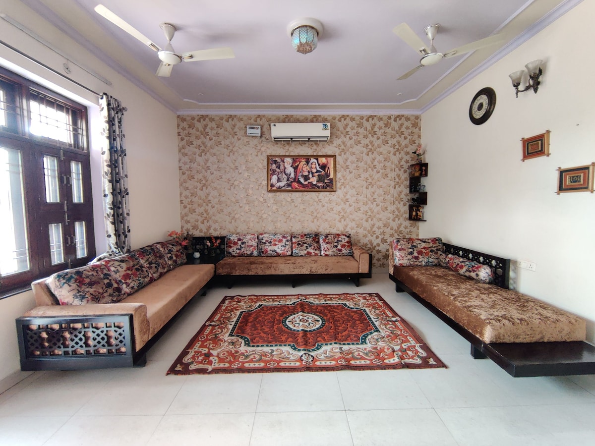 Spacious modern duplex | Large terrace | Caretaker