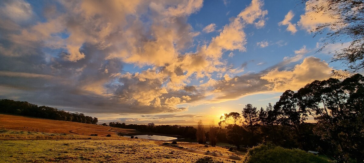 The Sunrise Suite at Thorn's Mountain Retreats.