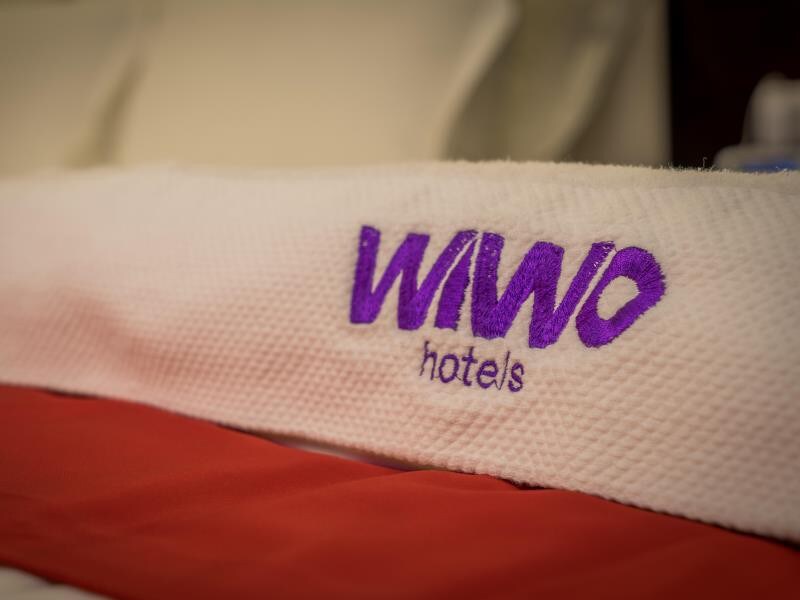 WIWO酒店高级加大双人床客房，提供免费早餐