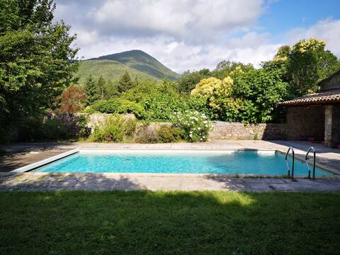 Church house: atypical, swimming pool authenticity