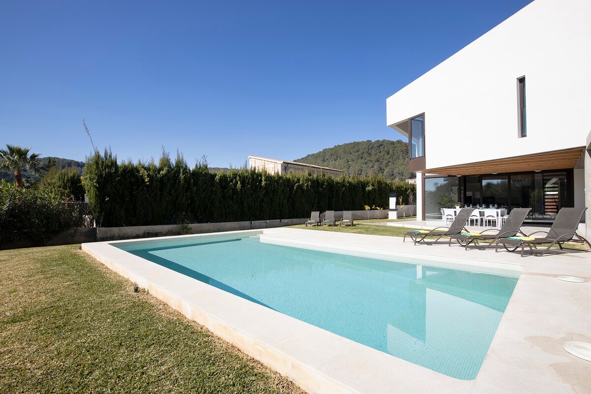 现代别墅，带泳池和烧烤设施，靠近Pollença