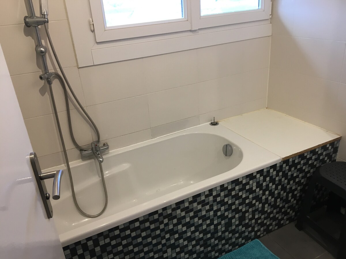 Chambre privée 1 personne dans appartement.