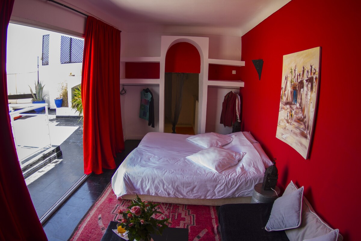 Riad Thalge in Medina - Red Room