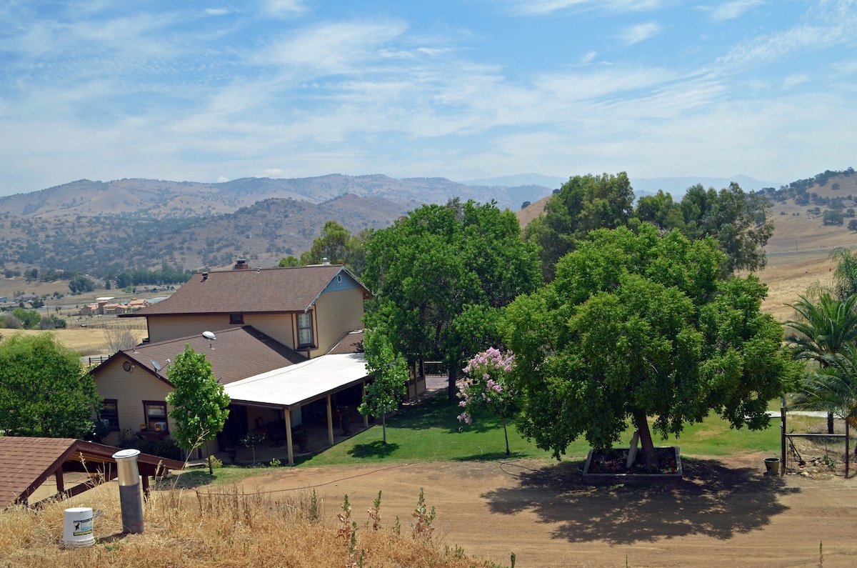 Sequoia Foothills Ranch Suite